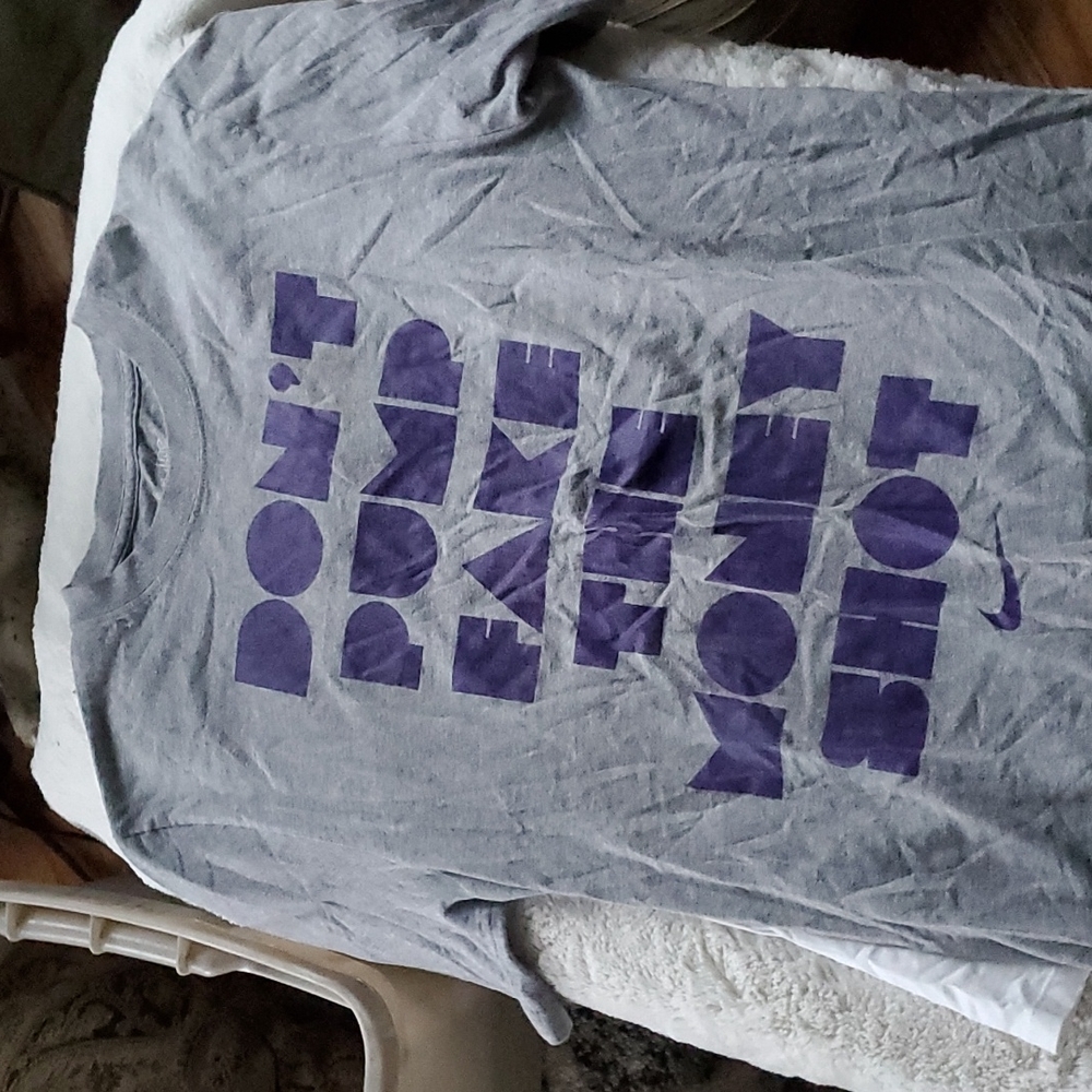 Nike t shirt - Picture 1 of 3